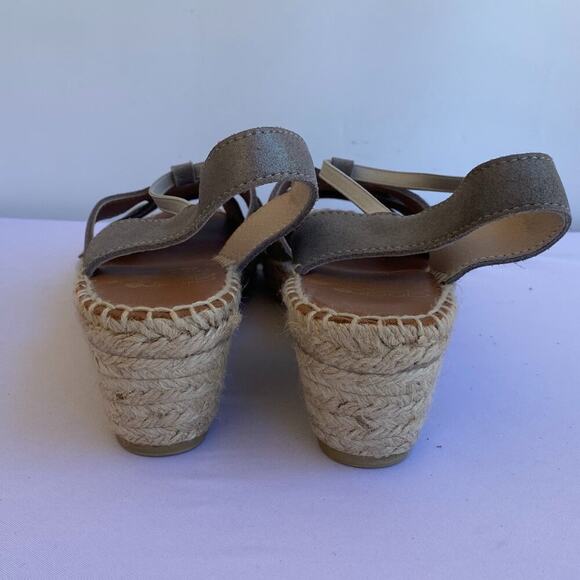 Mint Andre Assous Wedge Sandals Espadrille Silver Metallic Leather Womens 8 - Picture 7 of 11